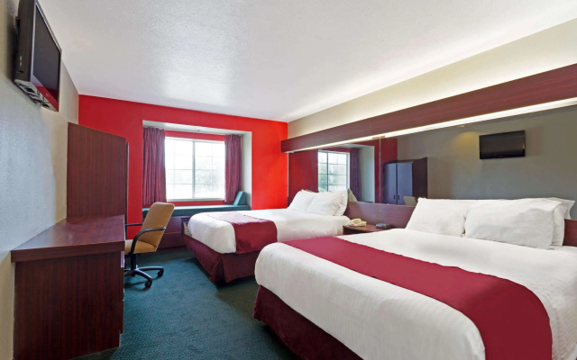 Days Inn & Suites by Wyndham Brandon Amphitheater