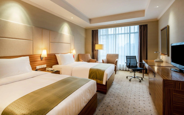 Holiday Inn Chongqing Guanyinqiao by IHG