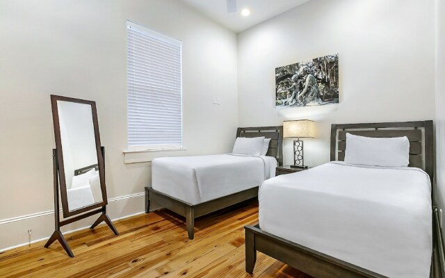 Residences Du Carondelet by Hosteeva