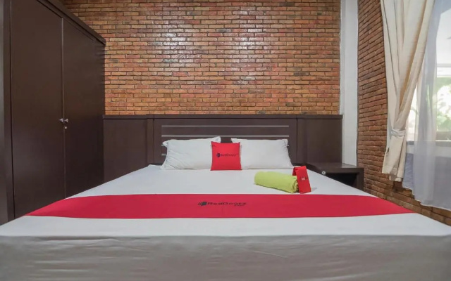 RedDoorz Plus near Cambridge City Square 2