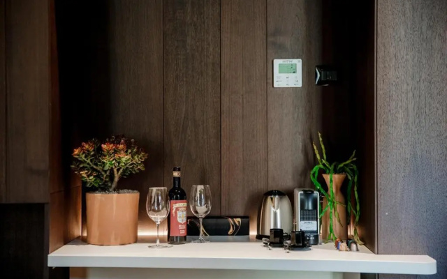 AMA 18 Suites by "The House Of Travelers"