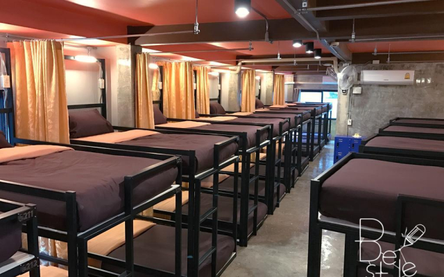 The Alley Hostel & Bistro