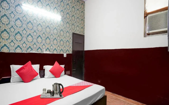 OYO Flagship 70083 Premium Hotel