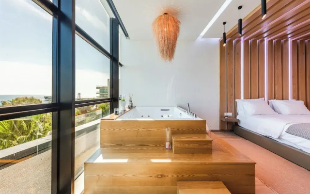 Marina Luxury Jacuzzi Suites by PS