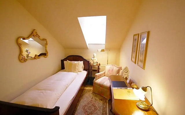 Das Kleine Hotel