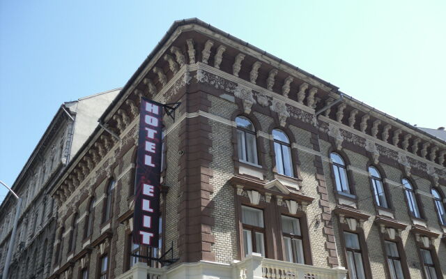 Elit Hotel вид на фасад