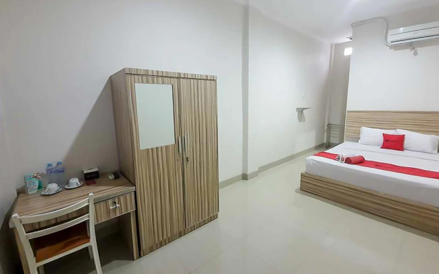 RedDoorz near Jalan Kolonel Haji Burlian Palembang