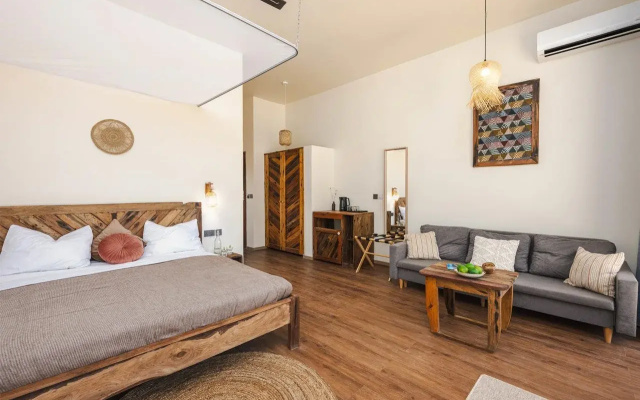 Clove Island Essence & Spa Boutique