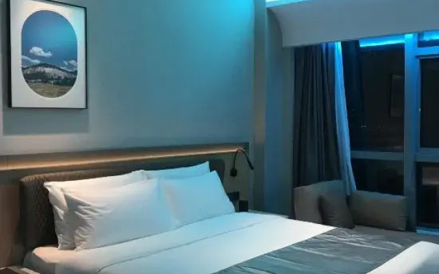 Zijing Jiahong Hotel (Zhaoqing Railway Station Xinghu Scenic Area)