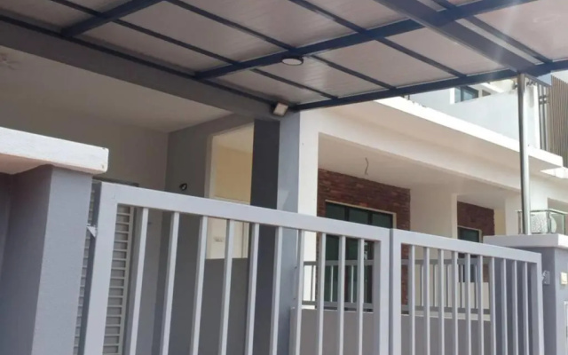 KS 80 Homestay (15pax)4R3B ~WiFi~ near Jetty