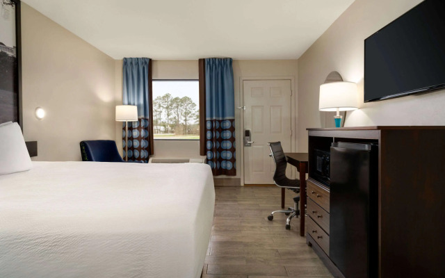 Super 8 by Wyndham Ocean Springs Biloxi