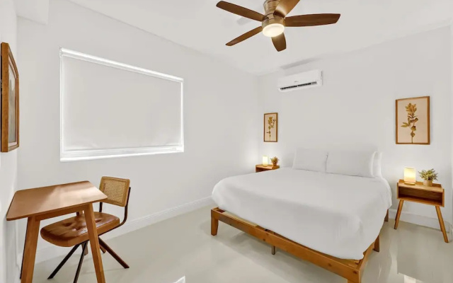 Chic Modern Studio With Queen Bed