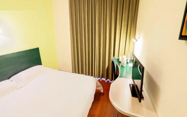 Motel 168 Tian Shan Road Inn