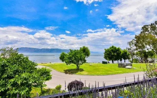 Floral Hotel·Gushenghua Flora Seaview Hotel (Erhai The Most Beautiful One Kilometer Branch)