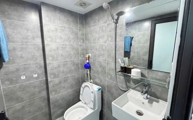 Aira Kim Ma Apartment