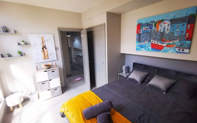 2BR Central Cosy Apartment
