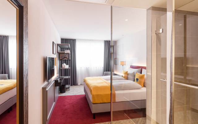 Holiday Inn — the niu, Franz Vienna