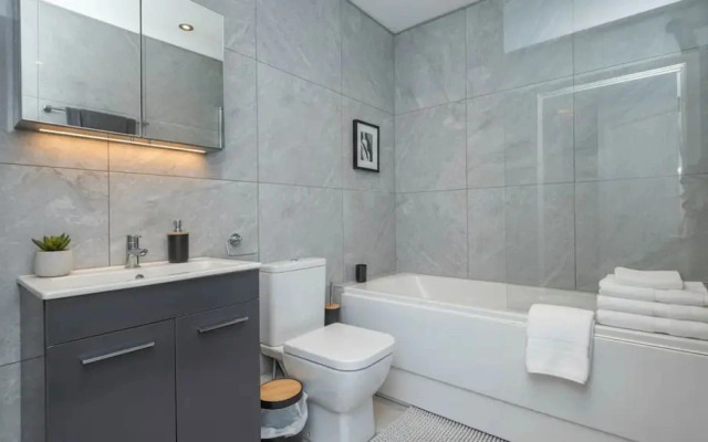 London Flat With Private Entrance