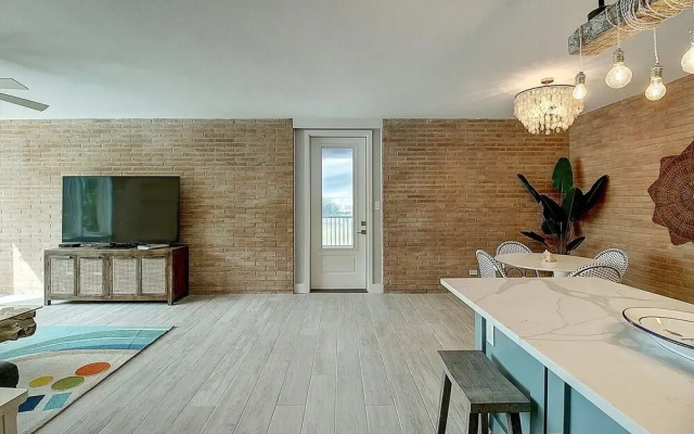 Channelview 117 1 Bedroom Condo by Redawning
