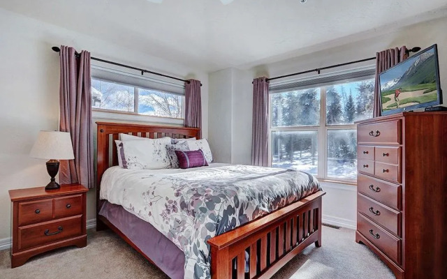 Kingdom Park Townhomes 830 by Pinnacle Lodging