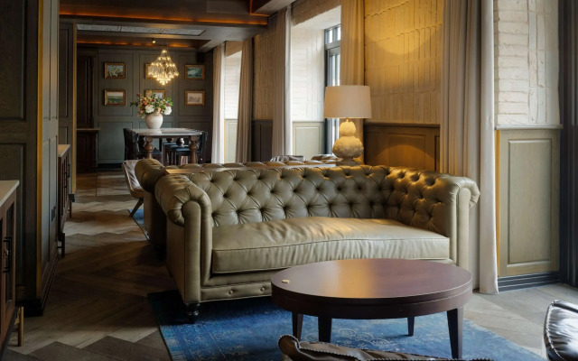 The Queens Hotel
