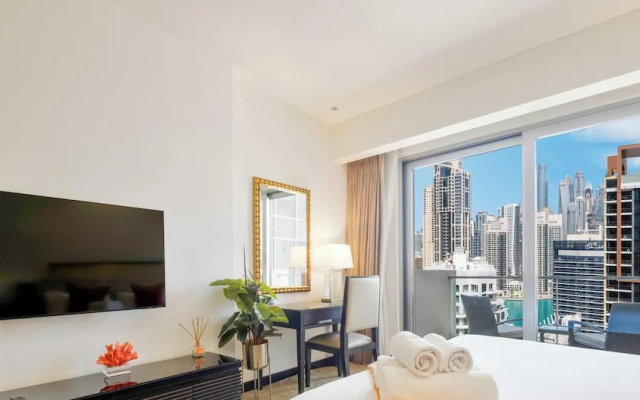 LUX The JW Marina Studio 3