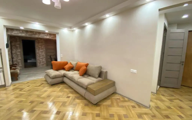 Luxury 4-Bedroom Apartment In The Center