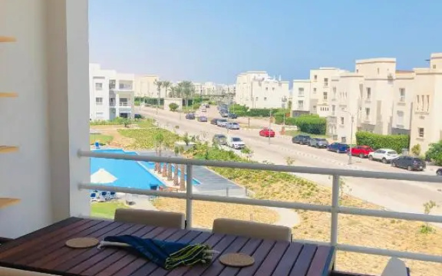 قرية امواج