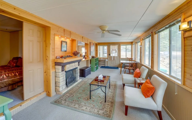Patio & Grill: Cozy Cabin in Munds Park!