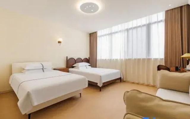 Yige Apartment (Shanghai National Exhibition and Convention Center Hongqiao Railway Station)