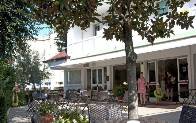 Hotel Old River
