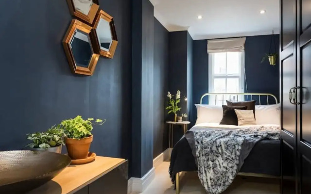 Amazing Designer 2 bed in Barons Court/west Ken