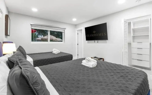 Villa Luxe - Modern by Glam Homes