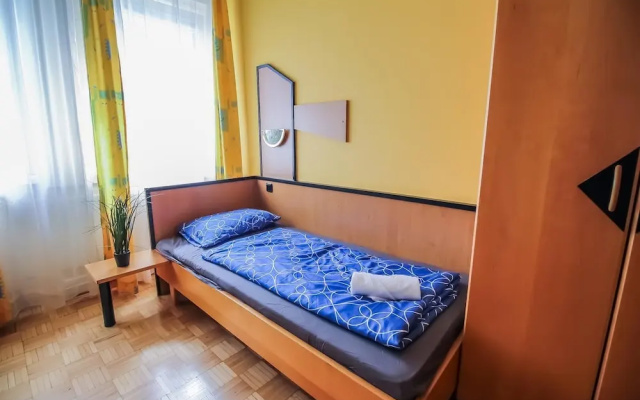 Affordable Central Rooms Near U3