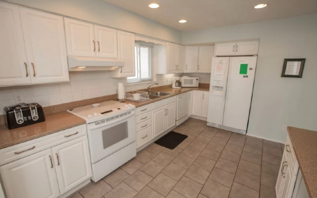 William B. Virginia Beach - 6 Br Home