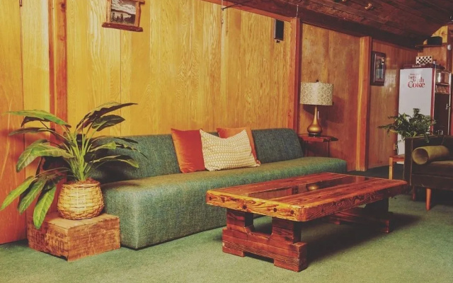 Oak Knoll Lodge