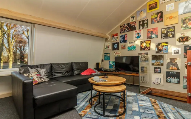Home With Vinyls, Bikes and Waterways
