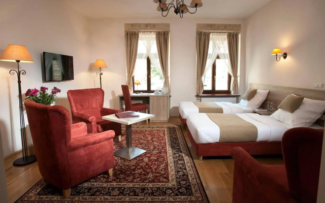 Hotel Santi