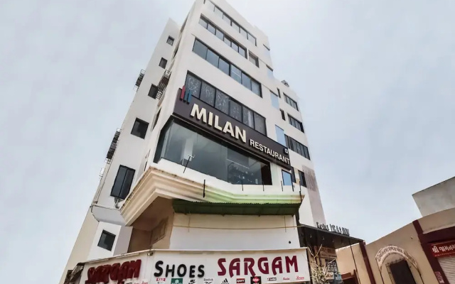 OYO 3335 Hotel Vraj Inn