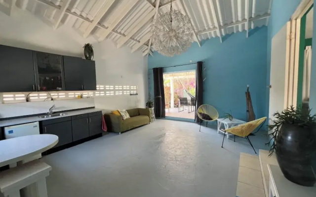 Tropical Breeze Apartments
