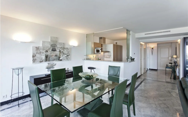 Amazing apartment in luxury residence