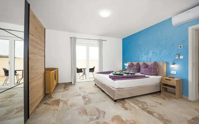 Luxe Villa in Pula With Pool and Jacuzzi