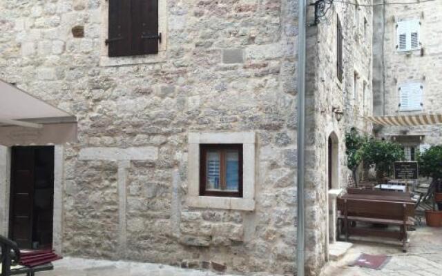 Отель Guesthouse Athos вид на фасад