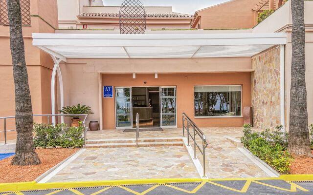 Отель Los Amigos Beach Club by Diamond Resorts вид на фасад