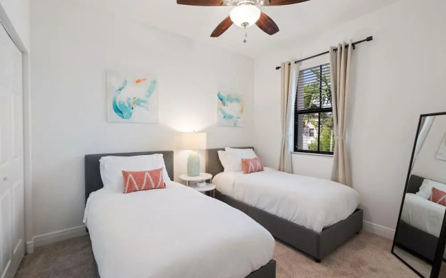 Kasa Davie Apartments