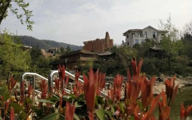 Jigong Mountain Forest Hot Spring Hotel