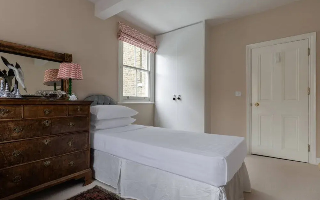 Radipole Road IV by Onefinestay