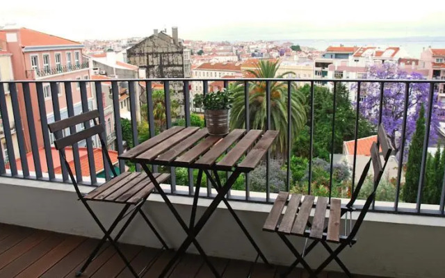 Lisbon Inside Connect — Lapa Apartments