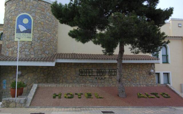 Hotel Pino Alto вид на фасад