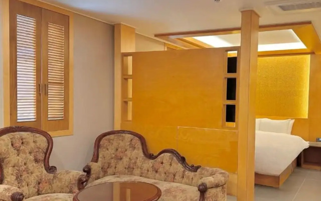 mir hotel